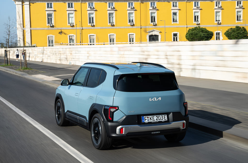 kia-ev2-base-line-frost-blue-dynamic-digital-1920x1080-007
