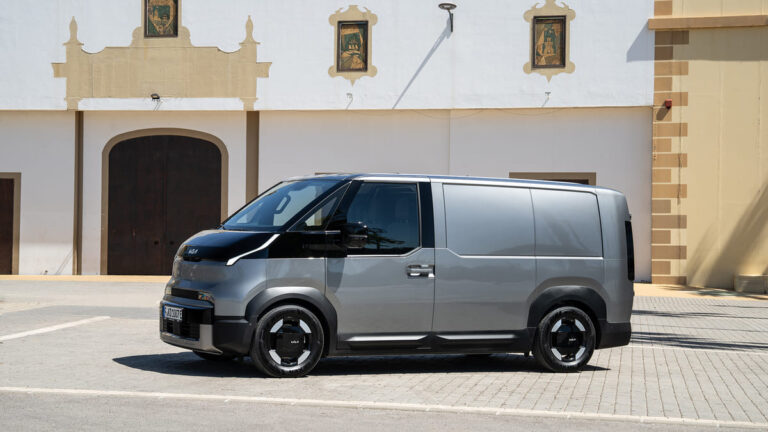 kia-pv5-cargo-steel-grey-static-digital-1920x1080-001
