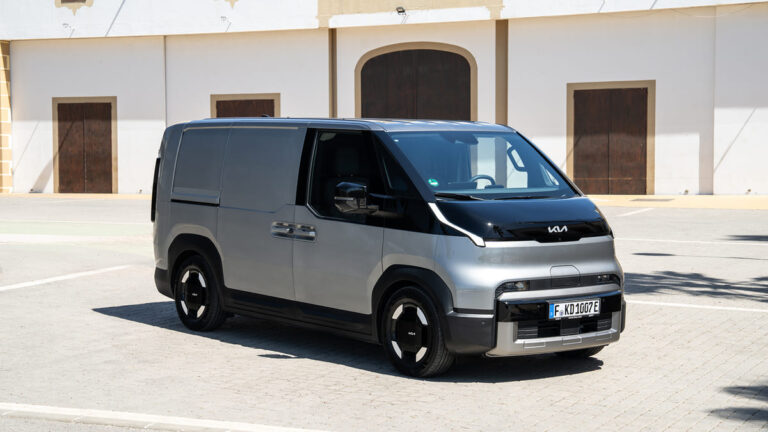 kia-pv5-cargo-steel-grey-static-digital-1920x1080-002