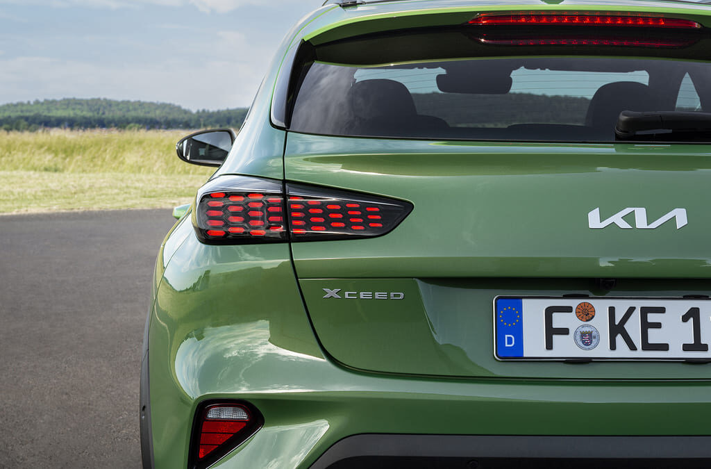 3 kia-xceed-my22-ice-gt-line-celadon-green-metallic-static-digital-1920x1080-3
