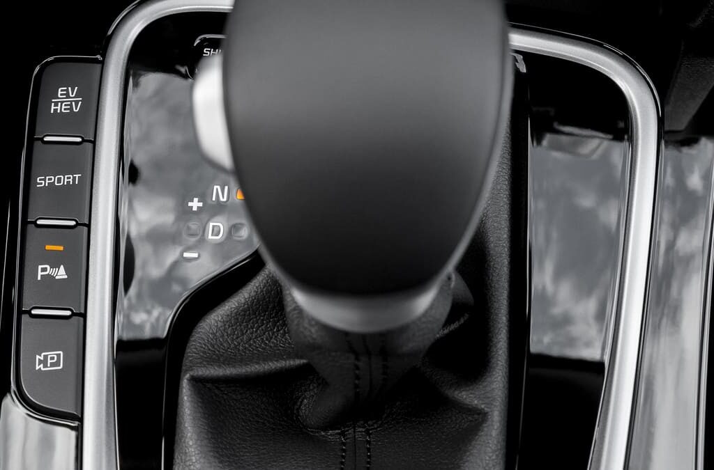 kia-xceed-my22-phev-deluxe-white-metallic-interior-digital-1920x1080-4