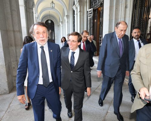 José Creuheras, José Luis Martínez-Almeida y Mauricio Casals